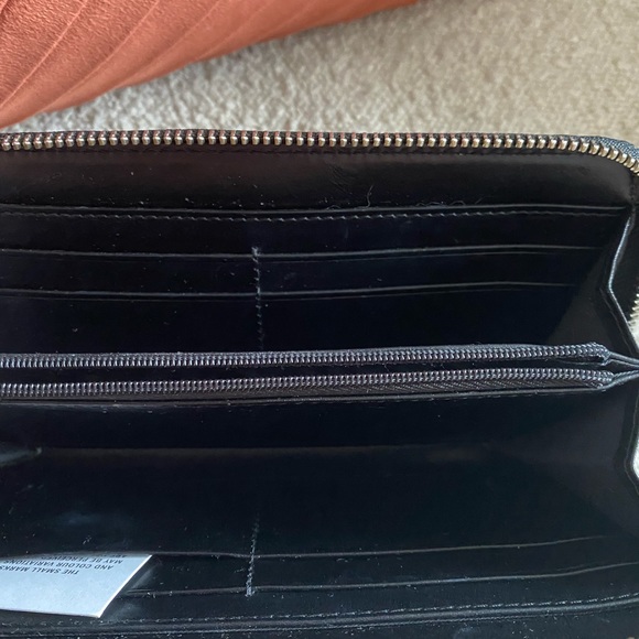 DKNY
Zip-around Long Leather Wallet - Picture 5 of 6